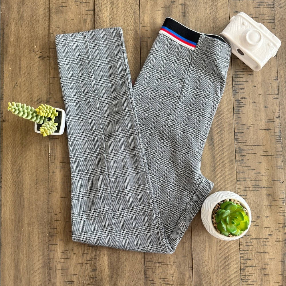 Charlotte Russe Gray and White Leggings with Subtle Texture - Picture 2 of 6